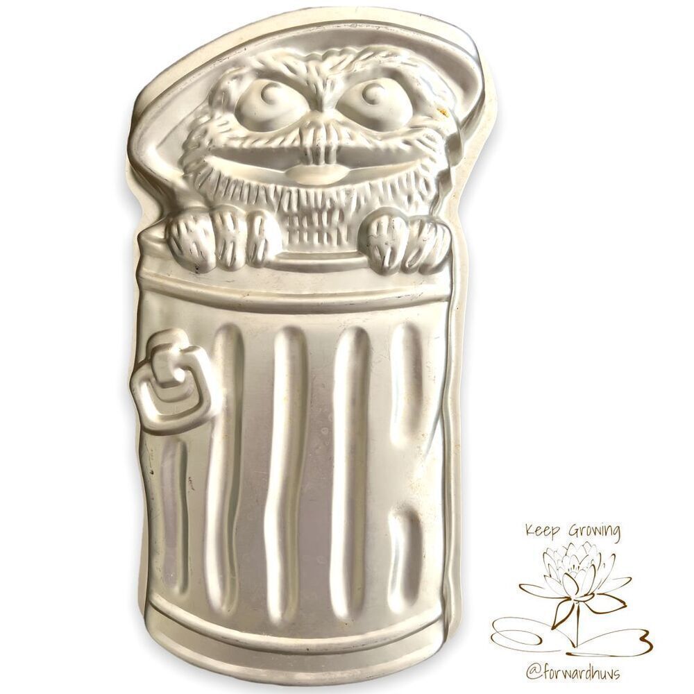 Wilton Oscar the Grouch Vintage Cake Pan